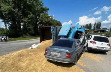 Четверо травмованих у великій ДТП в Кам'янці-Подільському: слідчі встановлюють обставини