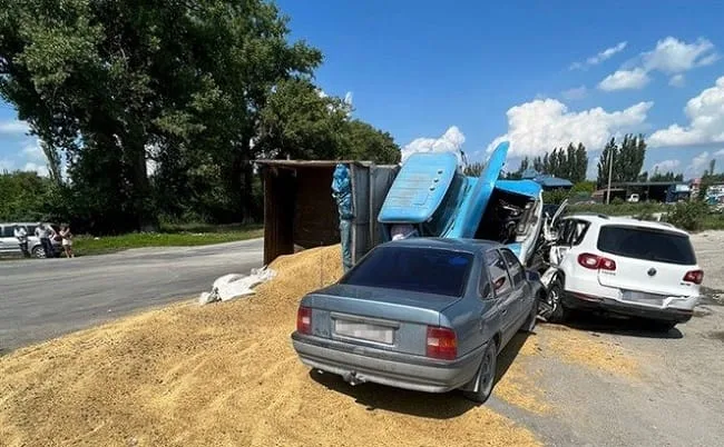 Четверо травмованих у великій ДТП в Кам'янці-Подільському: слідчі встановлюють обставини