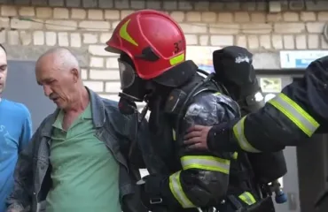 У Хмельницькому відбулася успішна рятувальна операція: 7 осіб, включаючи дитину, врятовано з полум'я