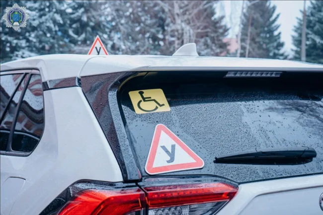 У Кам'янці-Подільському в автошколі для людей з інвалідністю видали перше посвідчення