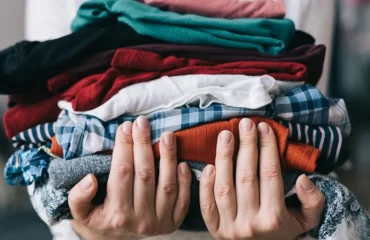 Куди у Хмельницькому можна віддати одяг та взуття для гуманітарної допомоги