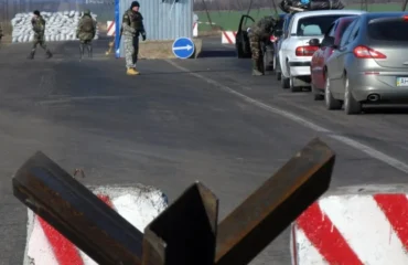 Чи можуть в Україні зупиняти авто для вручення повістки