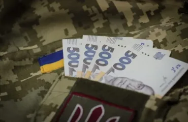 Грошова допомога військовим / фото ілюстроване