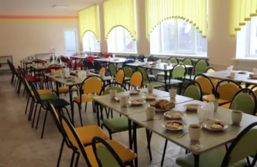Шкільна їдальня / фото ілюстроване