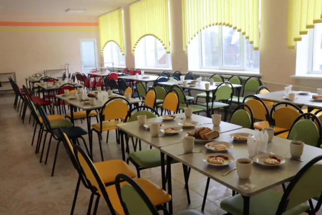 Шкільна їдальня / фото ілюстроване