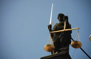 Кам’янчанин вимагав у колишньої дівчини повернути витрачені на неї гроші