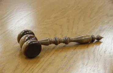 На Хмельниччині судили батька, бо його син курив на уроці «Основи здоров'я»