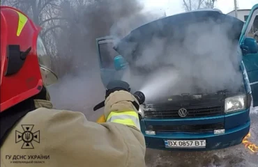 У Кам’янець-Подільську загорівся автомобіль під час руху