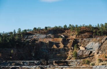 Як інвесторам отримати дозвіл на користування надрами в Україні