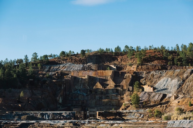 Як інвесторам отримати дозвіл на користування надрами в Україні