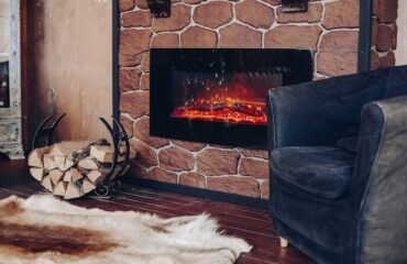 Каміни на дровах: вибір та особливості