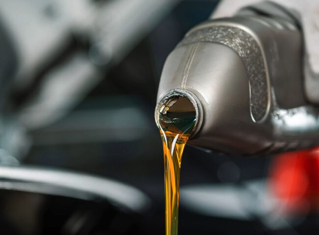 Моторное масла 10W-40: основные особенности и рекомендации по выбору