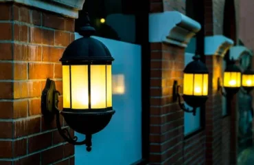 Освітлення вашого подвір'я: як вибрати вуличні світильники для безпеки та краси