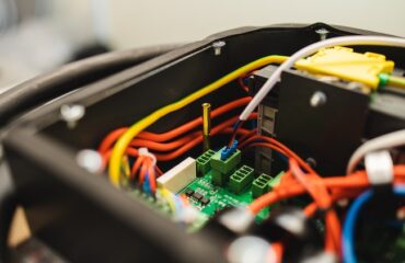 Які зарядні станції для електромобілів пропонує Octa