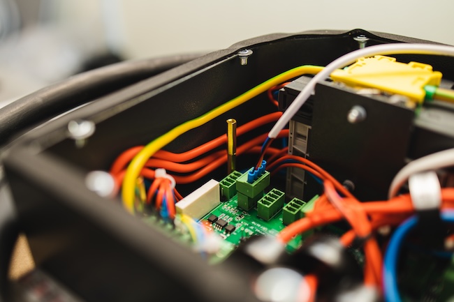 Які зарядні станції для електромобілів пропонує Octa