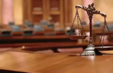 Суд