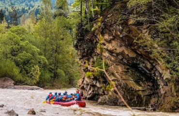 Чим цікавий рафтинг в Карпатах та які в нього переваги