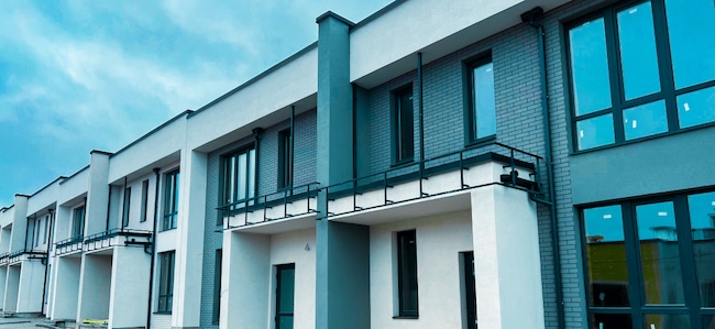 Що таке скління будинків і які його переваги?