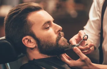 Чоловіча стрижка бороди та вусів у барбершопі Vosk — ідеальний вибір для сучасних чоловіків
