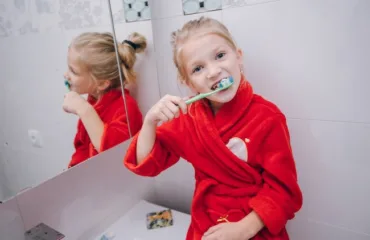 Дитяча зубна щітка – догляд та здорові звички з раннього дитинства