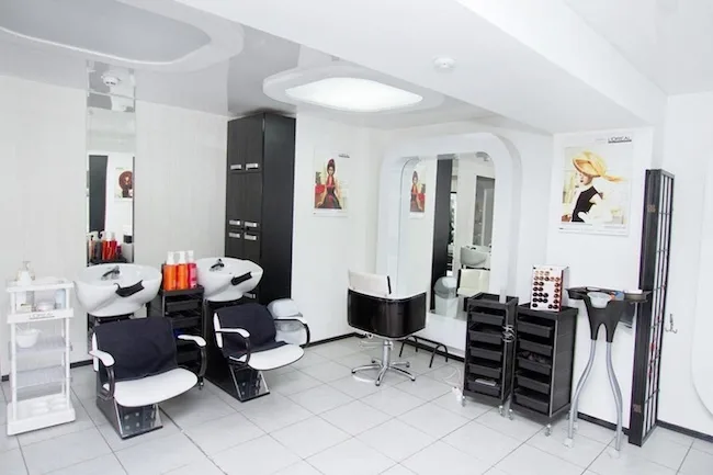 Как выбрать парикмахерский стул для салона?