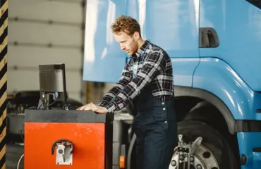 Запчастини для вантажної техніки: на що звернути увагу перед покупкою