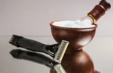 Чим різняться між собою Т-подібний станок закритого і відкритого типу?