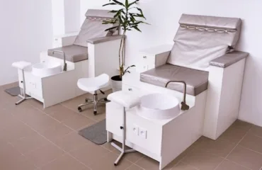 Ідеальне крісло для педикюру: важливий вибір для вашого салону краси