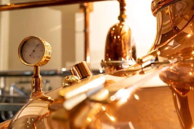 Какие преимущества и недостатки имеет самогонный аппарат двойной перегонки