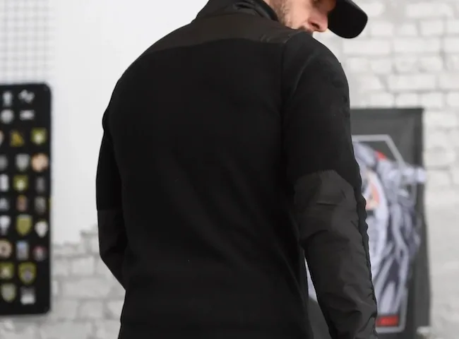 Тактична флісова кофта — еволюція армійського одягу від історії до сучасних кольорів