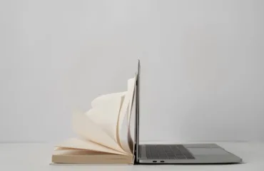 Більше ніж посібники: чому комп'ютерна література є ключем до кар'єри в IT?