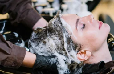 Професійні маски для пошкодженого волосся: як це працює