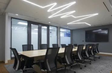 Як грамотно доглядати за натяжними стелями?