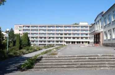 Центру дитячого оздоровлення не буде? Інвестори продають комплекс будівель колишнього санаторію «Україна», що на Кам'янеччині
