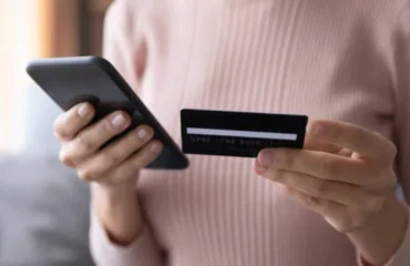 Жінка знайшла оголошення про продаж автівки на одному із сайтів