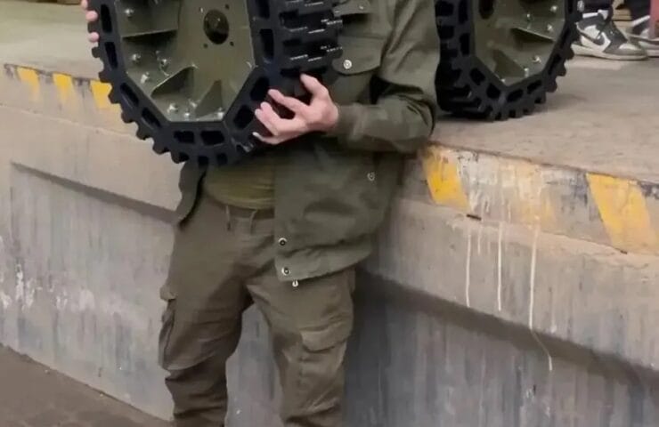 Волонтера з паспортом РФ підозрюють у зв’язках з ІДІЛ і збираються видворити з України: подробиці справи 1