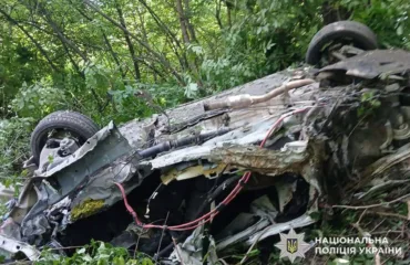 «Водій та його 36-річна пасажирка загинула на місці події», - інформують в поліції