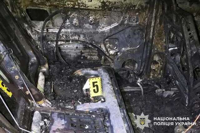 На Шепетівщині затримали 19-річного юнака, якого підозрюють у підпалі автомобіля військових