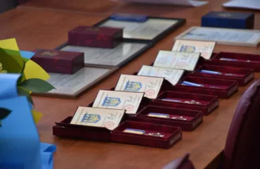 Державні нагороди передали родинам загиблих на війні Героїв