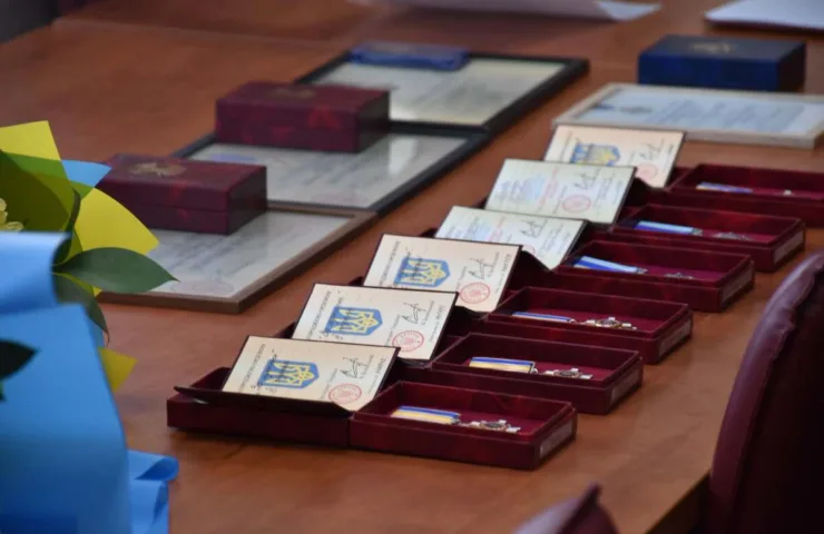 Державні нагороди передали родинам загиблих на війні Героїв