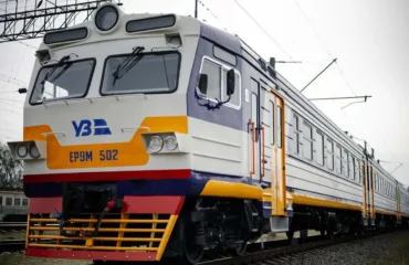 З 15 липня поїзд № 97/98 сполученням Київ - Ковель знову зупинятиметься у Шепетівці