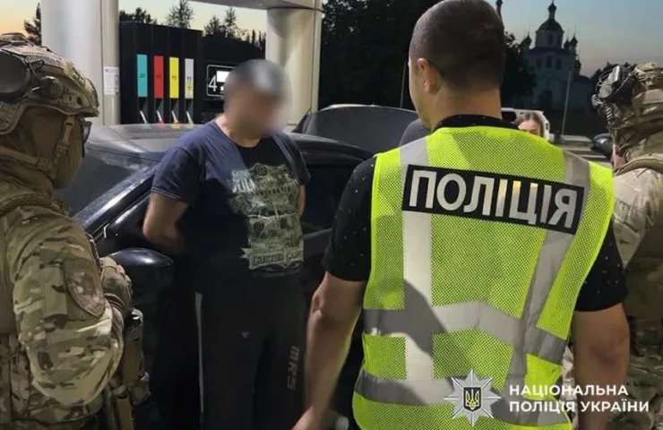 Перевозили "клієнтів": на Кам’янеччині викрили канал незаконного переправлення чоловіків