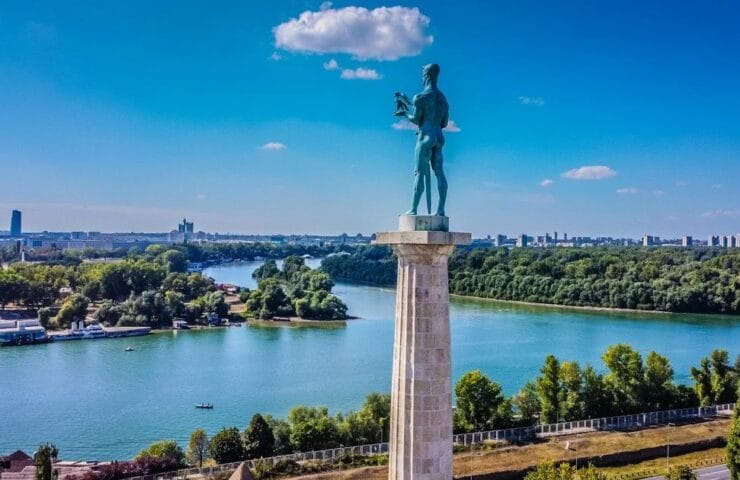 Чому туристи масово їдуть до Сербії