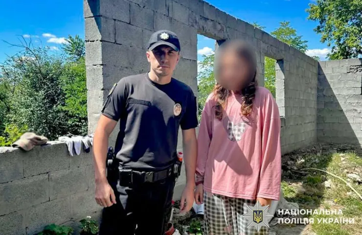 Поліцейські Камʼянеччини розшукали малолітню дівчинку, яка пішла з дому