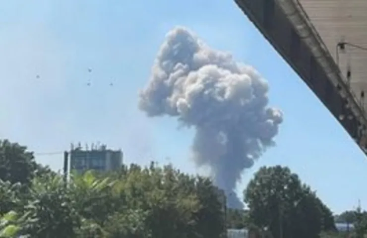 Дим внаслідок вибуху у Хмельницькому 31 серпня