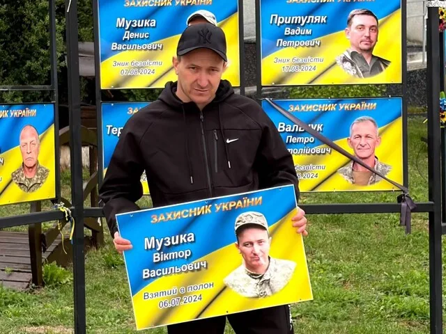 Після понад двох років полону до Віньковецької громади повернувся захисник Віктор Музика