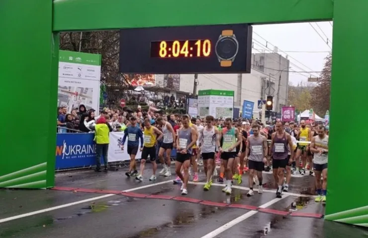 Сьогодні, 25 жовтня, чотири тисячі учасників долали дистанції у 42, 21, 10 та 5 кілометрів
