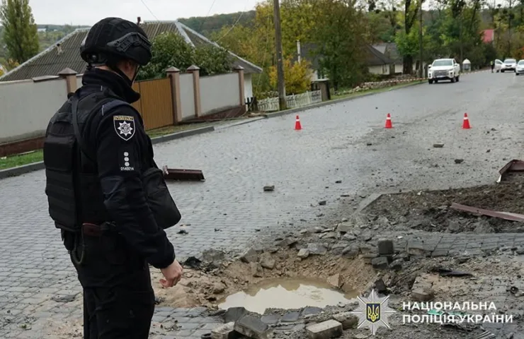 На Кам’янеччині ворожий дрон пошкодив будинки: є поранені